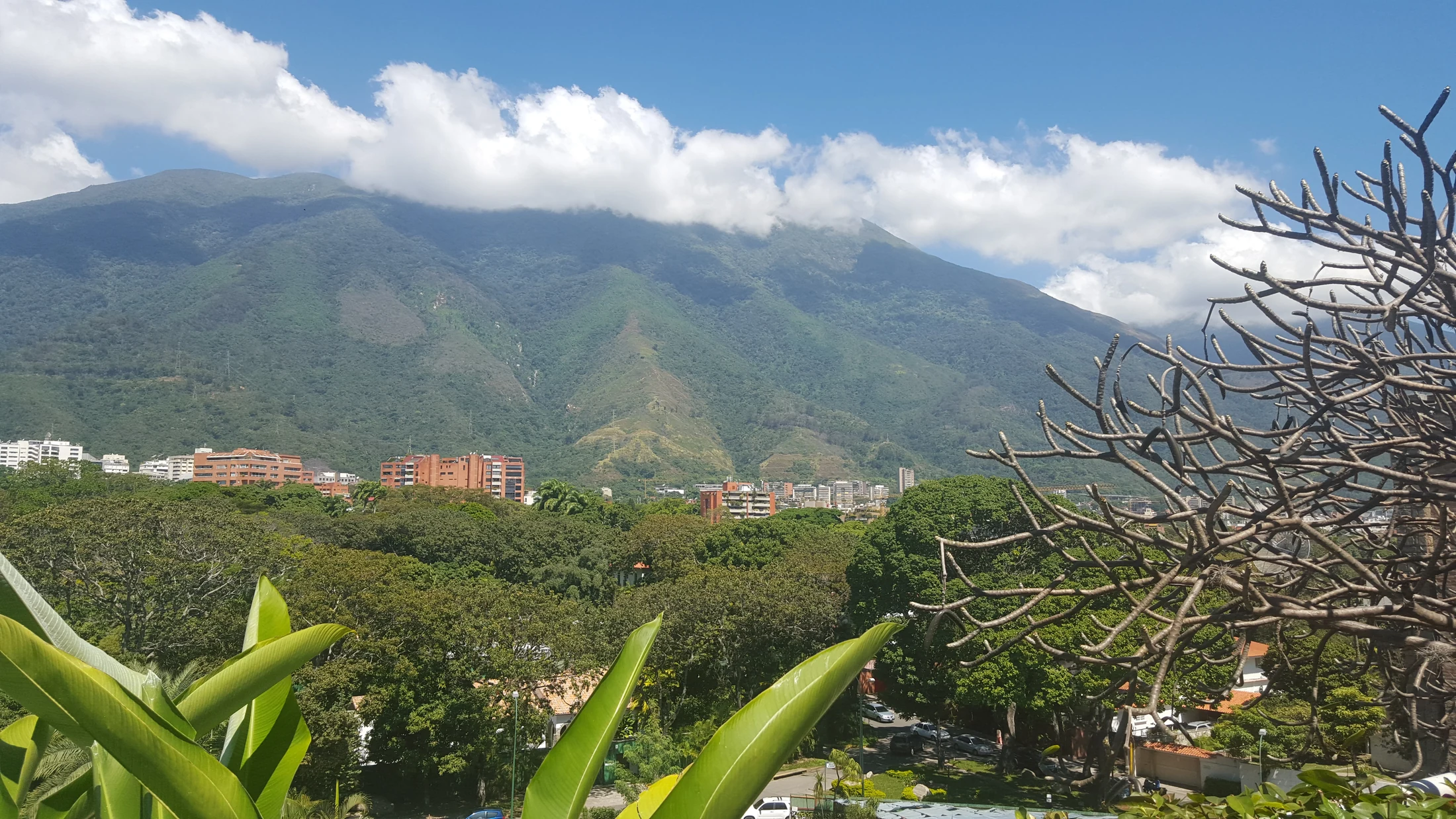 Vista real de Caracas y el Ávila